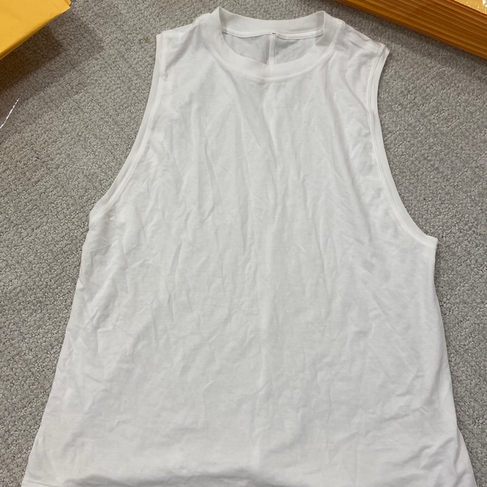 Lululemon size to all yours tank! Never worn Amazing condition!!